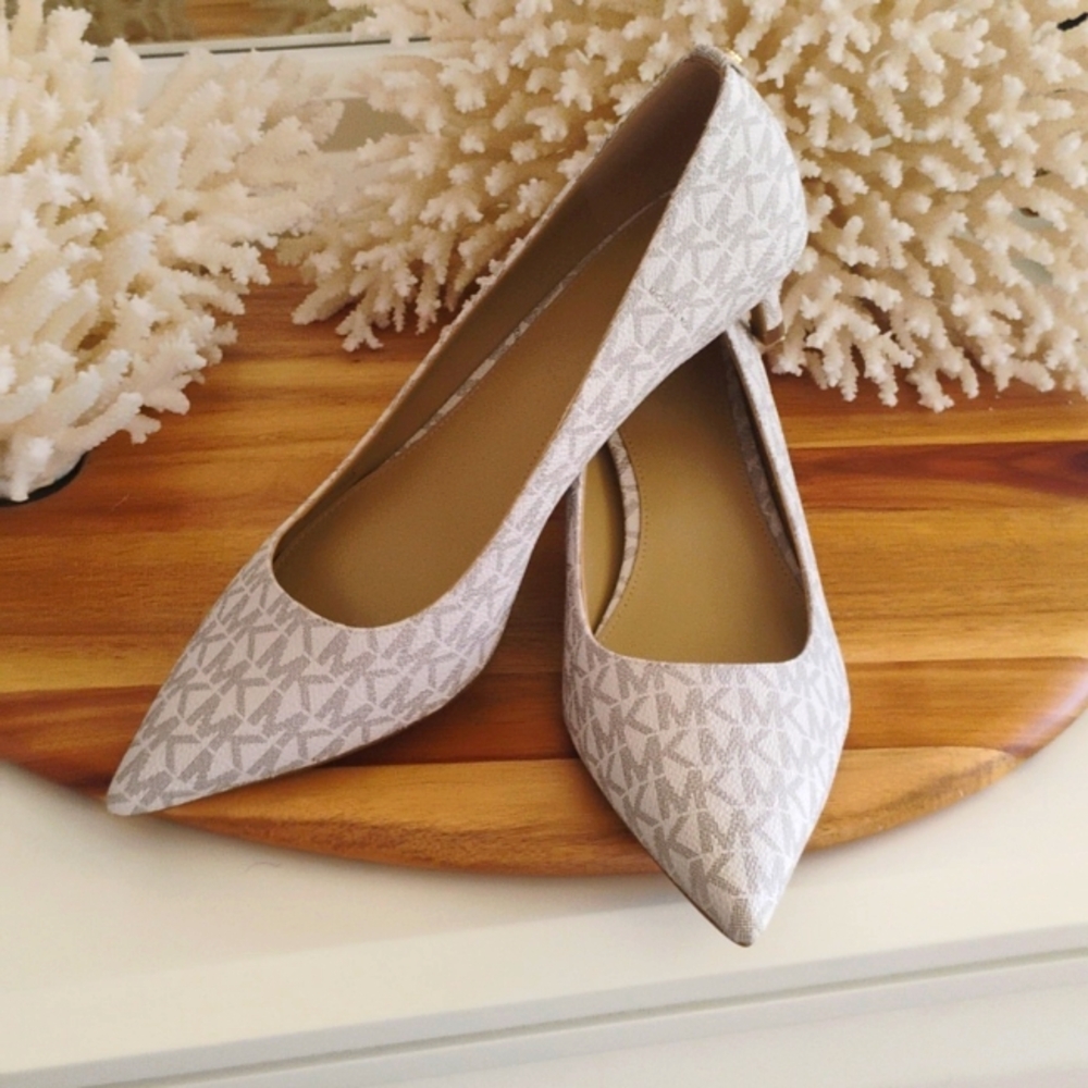 Michael Kors 🔥 NWT 🔥Alina Flex Kitten Pumps. Ivory Patterned Heels. Sz 9 - Picture 12 of 17